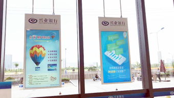 吊式雙面廣告機(jī) 應(yīng)運(yùn)而生的高效信息傳播新載體